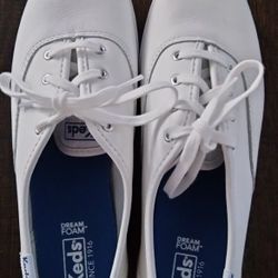 Ladies size 8.5 Keds leather shoes 