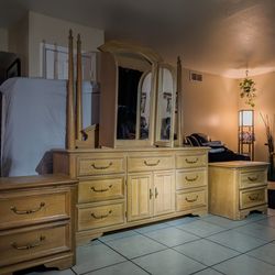 Complete Solid Wood Bedroom Set – Poster Bed, Dresser w/ Mirror, 2 Nightstands”