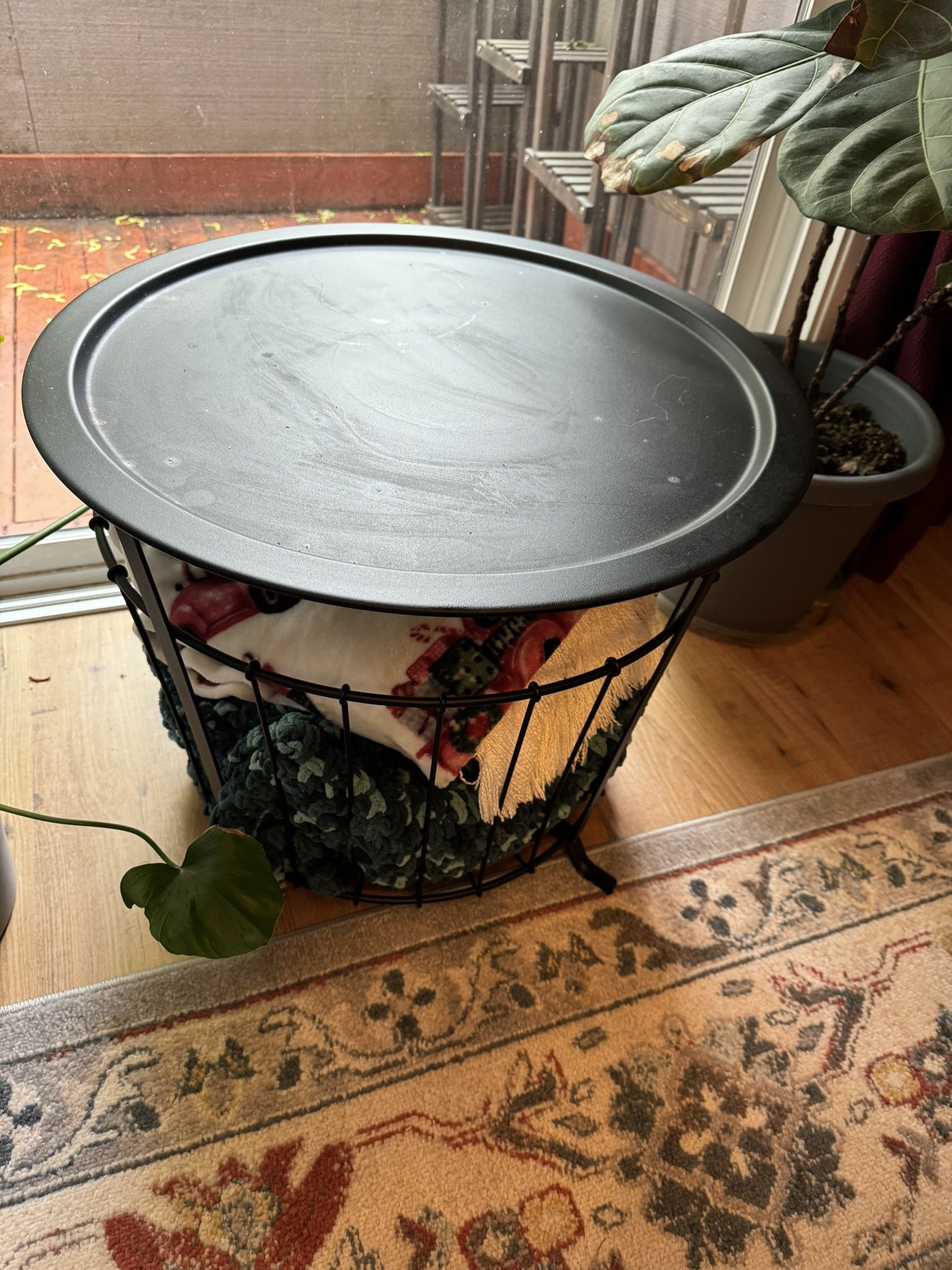 Black Metal Table / Basket