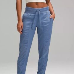 Women Lululemon Mid-Rise Jogger Full Length Oasis Blue  Size 4  Barely worn 