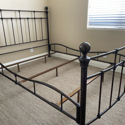 Queen Size Metal Bed frame 