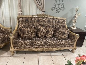 Elegant 3-Piece Living Room Sofa Set – Excellent Condition