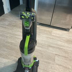 bissell powerforce Vacuum 