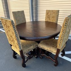 Solid wood round table with 4 upholstery chairs with nailed trim/ mesa redonda con 4 sillas 