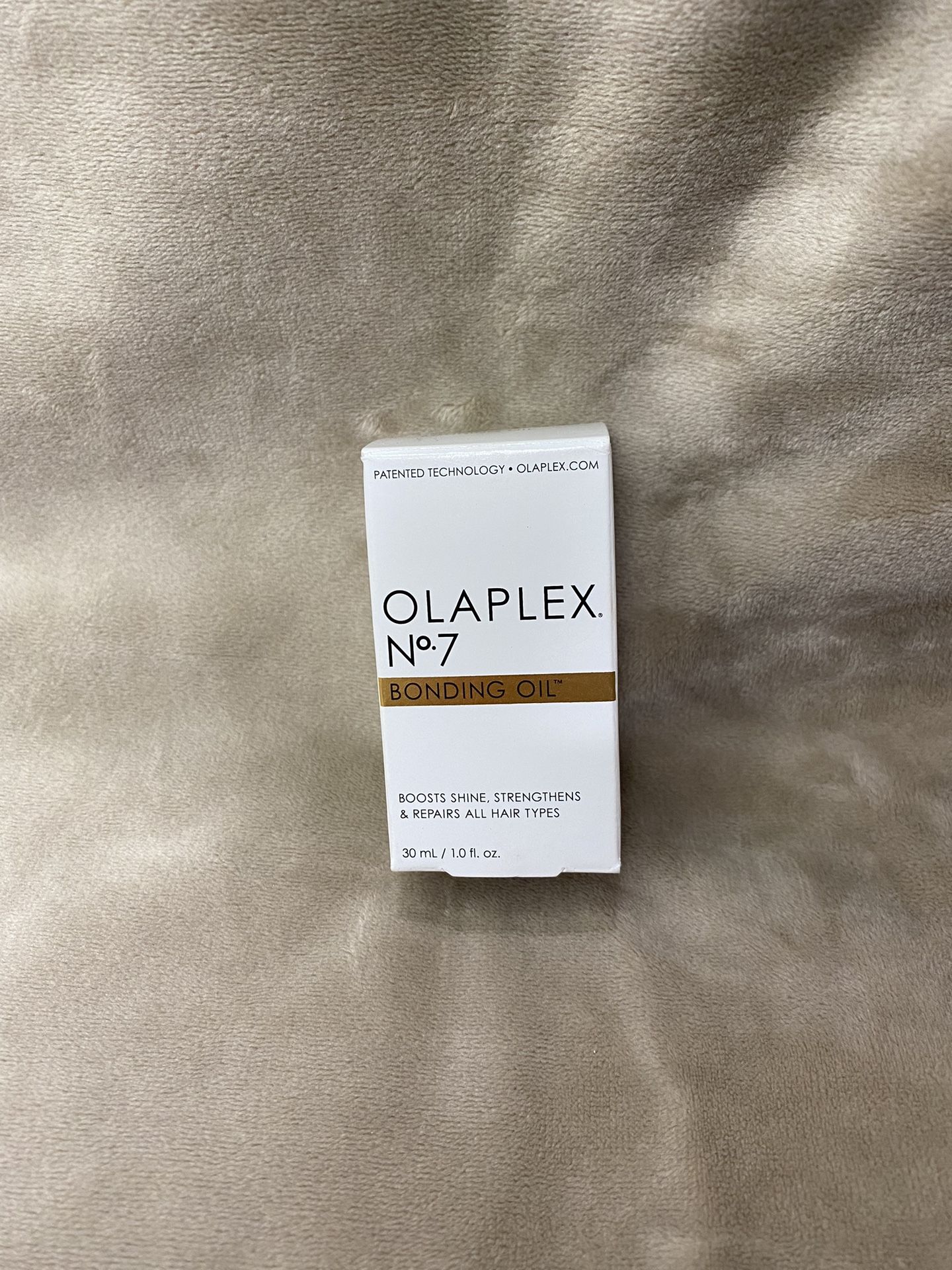 Olaplex No. 7 Bonding Oil, Concentrated High Shine Oil, Heat Protectant, Visibly Smooths & Softens Hair, Added Color Vibrancy, Up to 72 Hour Frizz Con