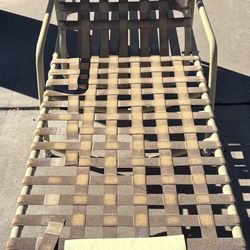 Sturdy chaise lounge
