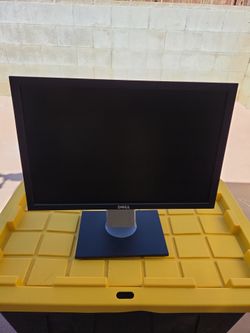 19.5 in DELL Monitor with Power Cord Included