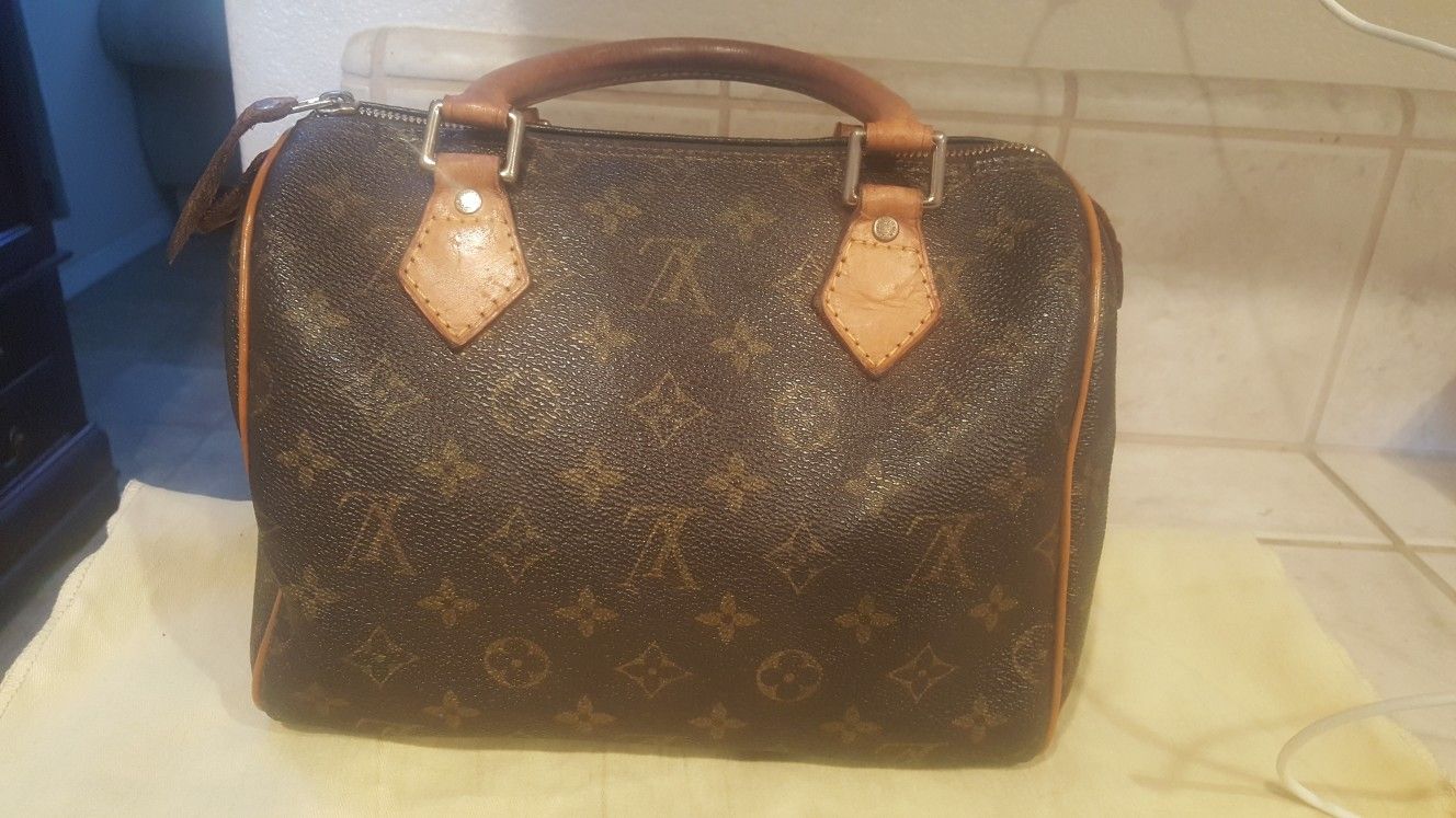 Authentic Louis Vuitton Speedy 25 handbag. Date code SP0942 for Sale in  Stockton, CA - OfferUp