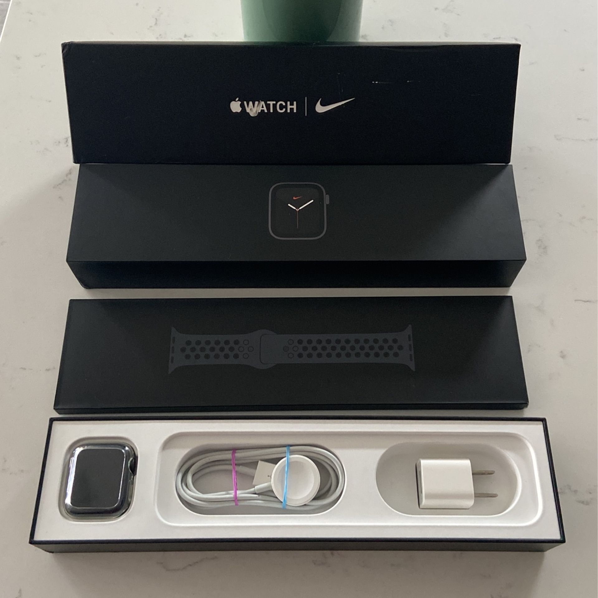 Series Nike Edition Space Gray Aluminum Case Apple Watch 40mm