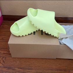 Yeezy slides Glow Green