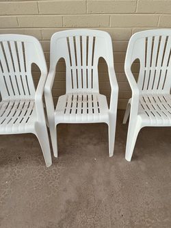White Plastic Outdoor Chairs – Set of 3