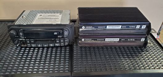 02 JEEP GRAND CHEROKEE FACTORY STEREO & AMPLIFIERS