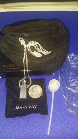 Brand NEW- ADORABLE VINTAGE MARY KAY TINY PERFUME BOTTLE- Comes with Extras!!