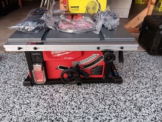 TABLE SAW MILWAUKEE NO FENCE TOOL ONLY
