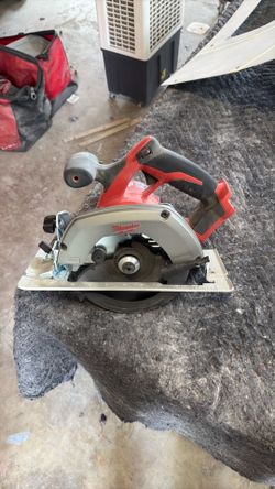 Milwaukee cordless hand saw