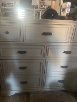 Dresser drawer