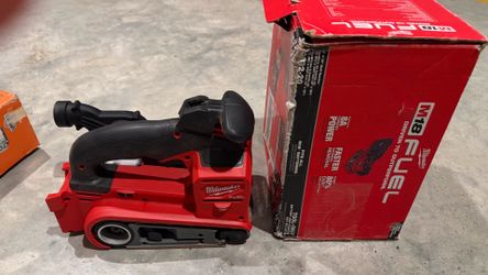 Milwaukee M18 FUEL 18-Volt Lithium-Ion Cordless Belt Sander (Tool-Only