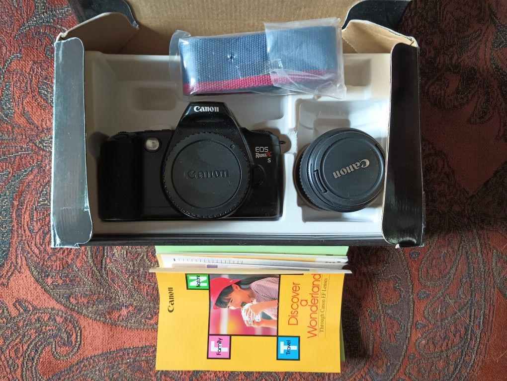 New Canon EOS Rebel XS Andre Agassi Kit Rare, Vintage