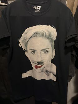 Miley Cyrus graphic T mustache Size small