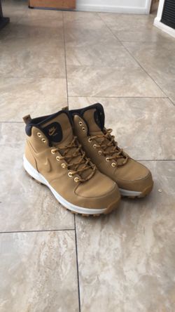 Nike Manoa Boots: Men’s Size 9