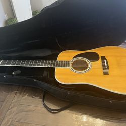 Esteban acoustic electric guitar american legacy   Model # AL-100   Comes with hard bag. The only thing it’s missing battery cover, other than that it