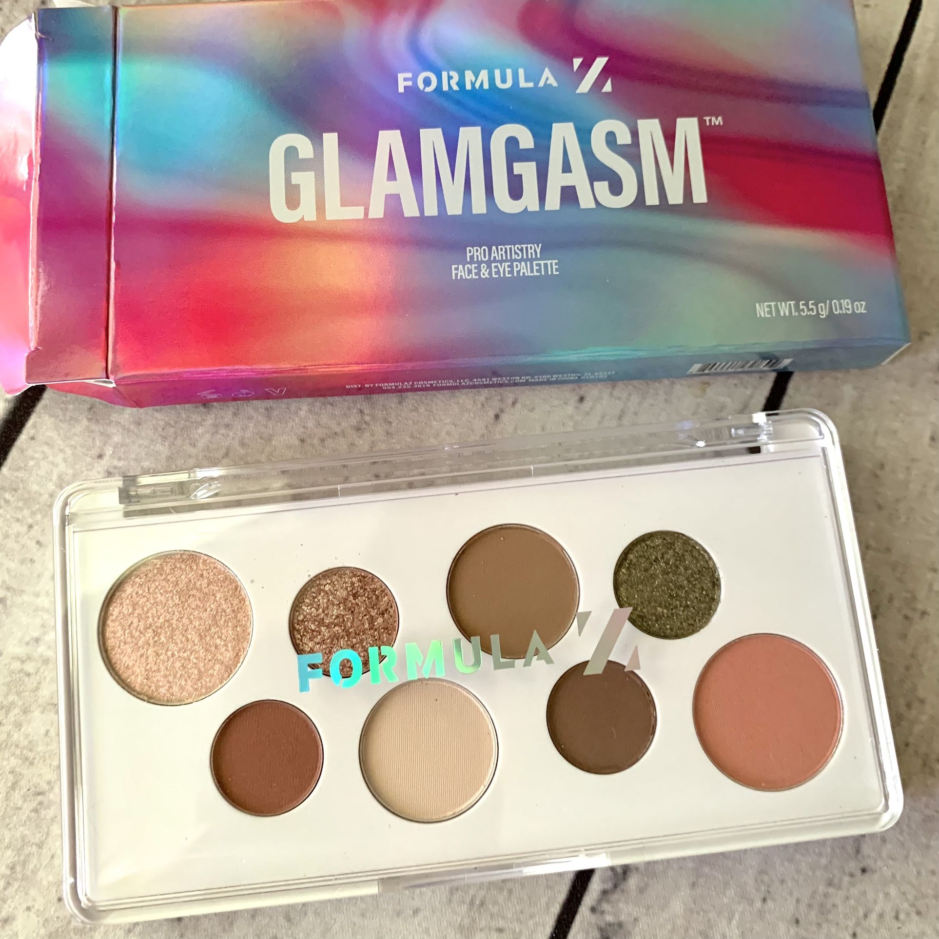 NEW FORMULA Z GLAMGASM Pro Artistry Face & Eye Palette 5.5g.