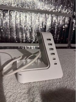Desktop charging station