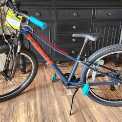 BRAND NEW 2026 Trek Precaliber 24 8-speed Suspension Kids Bike