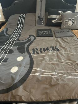 Twin Comforter/Sham/Pillow & 3 Prints Extras 