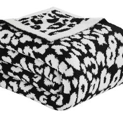 Super Soft Snow Leopard Cheetah Print Throw Size 60x80 Inch, Microfiber Comfy Cozy Lightweight Fluffy Fuzzy Warm Cute for Couch Sofa Chair Bed- White 