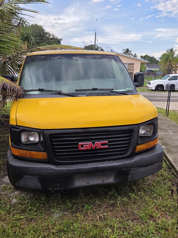 2010 GMC Savana 3500 ext