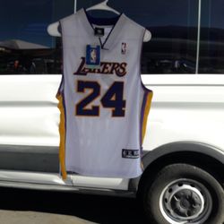 Reebok Los Angeles Lakers Kobe Bryant Jersey Size Extra Large For Youth Fits Small For Adults Woman's Jersey