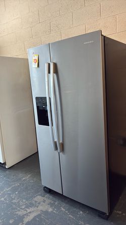 Nice like new Amana stailenss steel side by side refrigerator
