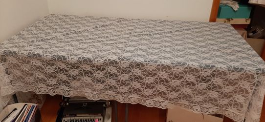 Vintage Elegant lace tablecloth-new
