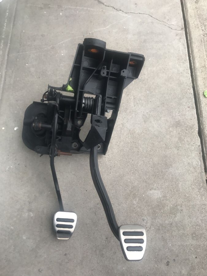 2011 - 2014 mustang gt clutch pedal assembly with brake pedal