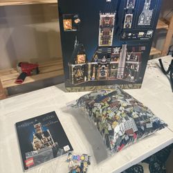 Lego Icons Haunted House 10273