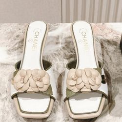 Leather flower slippers