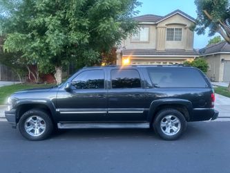2005 Chevrolet Suburban 1500 LT Sport Utility 4D 4WD (Flex Fuel)