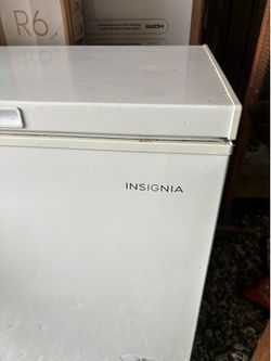 INSIGNIA FRIZER