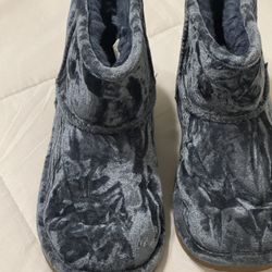 Girls Uggs Size 3 In Youth