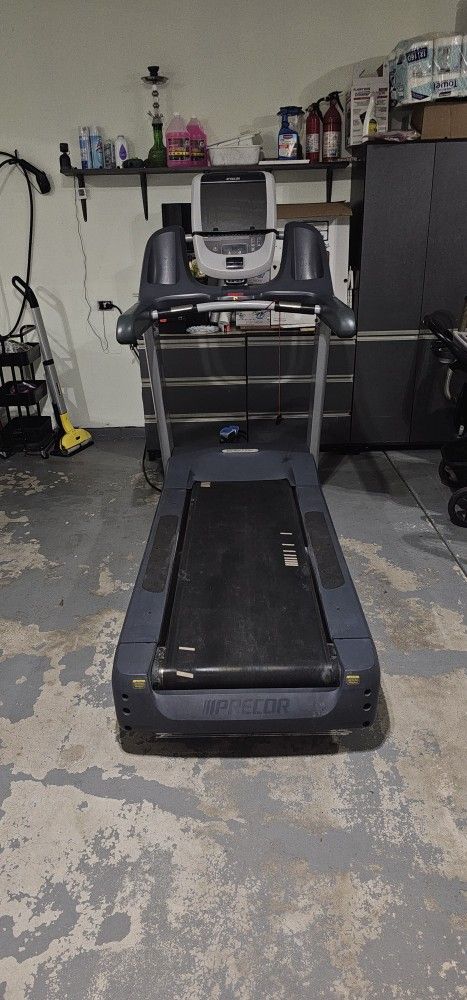 Precor TRM 885 Treadmill