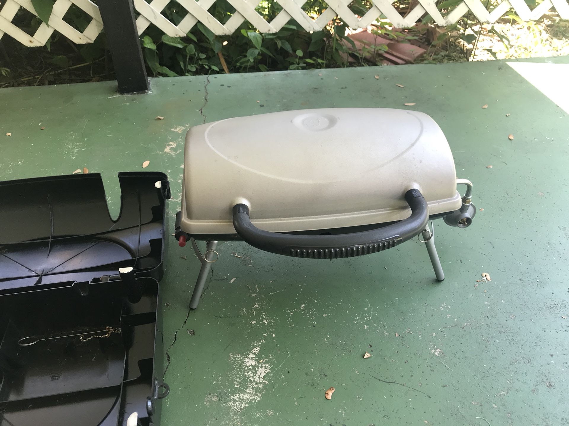 George Foreman propane grill Gp160 - 22” x 14” x 10”