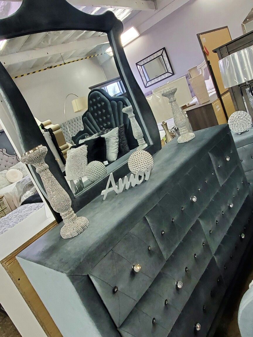Queen Bedroom Set