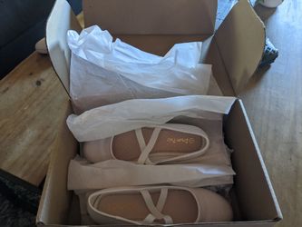 Cute White Shoes Size 6