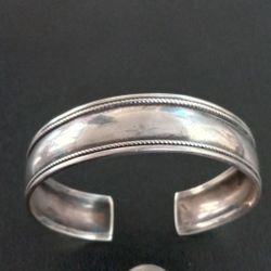 Vintage Sterling Silver 1/2" Wide Cuff Bracelet 18 Grams Ladies