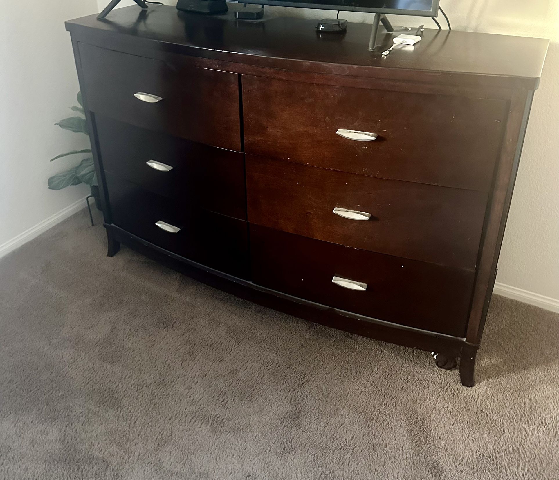 Bedroom Dresser Set.