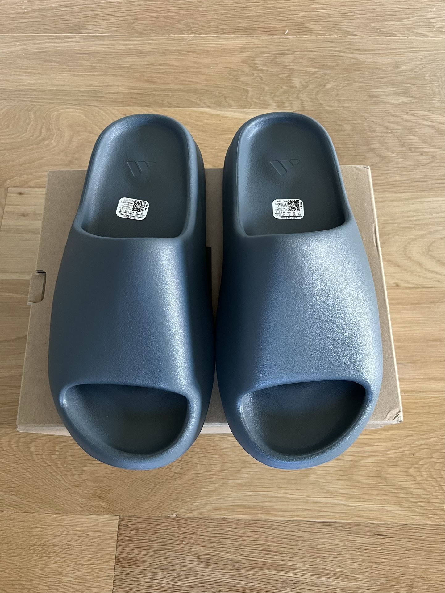 Adidas Yeezy Slide Slate Marine Mens Size 11 Damaged Box