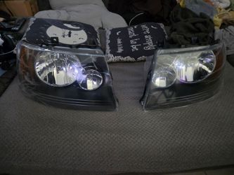 05' Ford Expedition headlights set