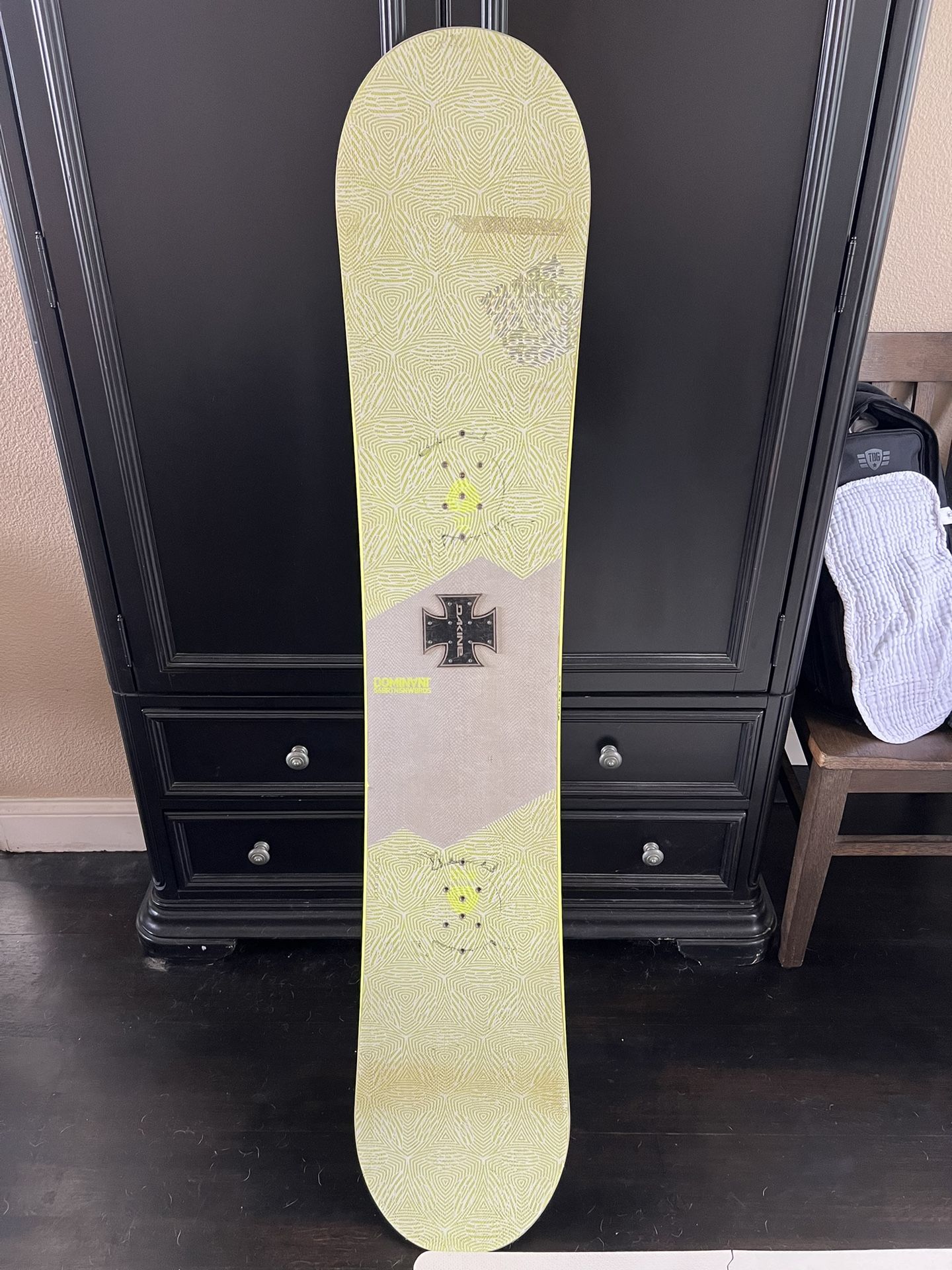 156 Burton Dominant Board Snowboard Green Neon Lime Yellow