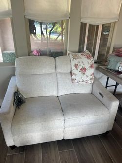 Light Gray Power Reclining Loveseat – Modern & Comfortable